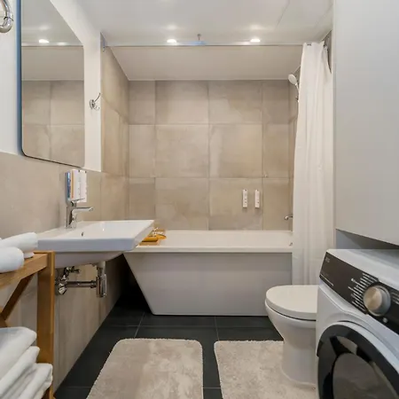 Moho Mezaparks Cozy New Privat Parking ريغا